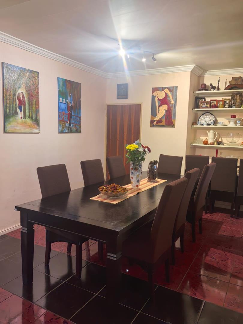 5 Bedroom Property for Sale in Peerless Park North Western Cape